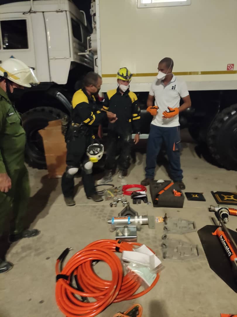 Bacou dona kit salvamento bomberos cuba saratoga 7